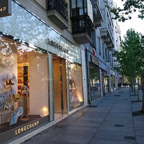 Escaparate de una boutique de lujo en la Calle Serrano, Madrid